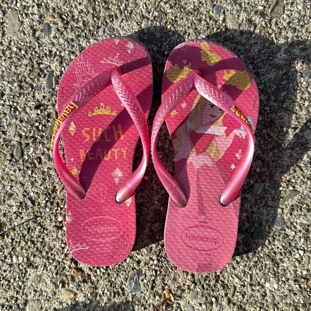 Havaianas sleeping beauty flip flops